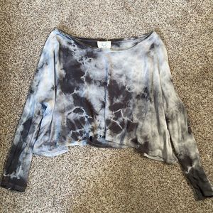 Off shoulder long sleeve crop top